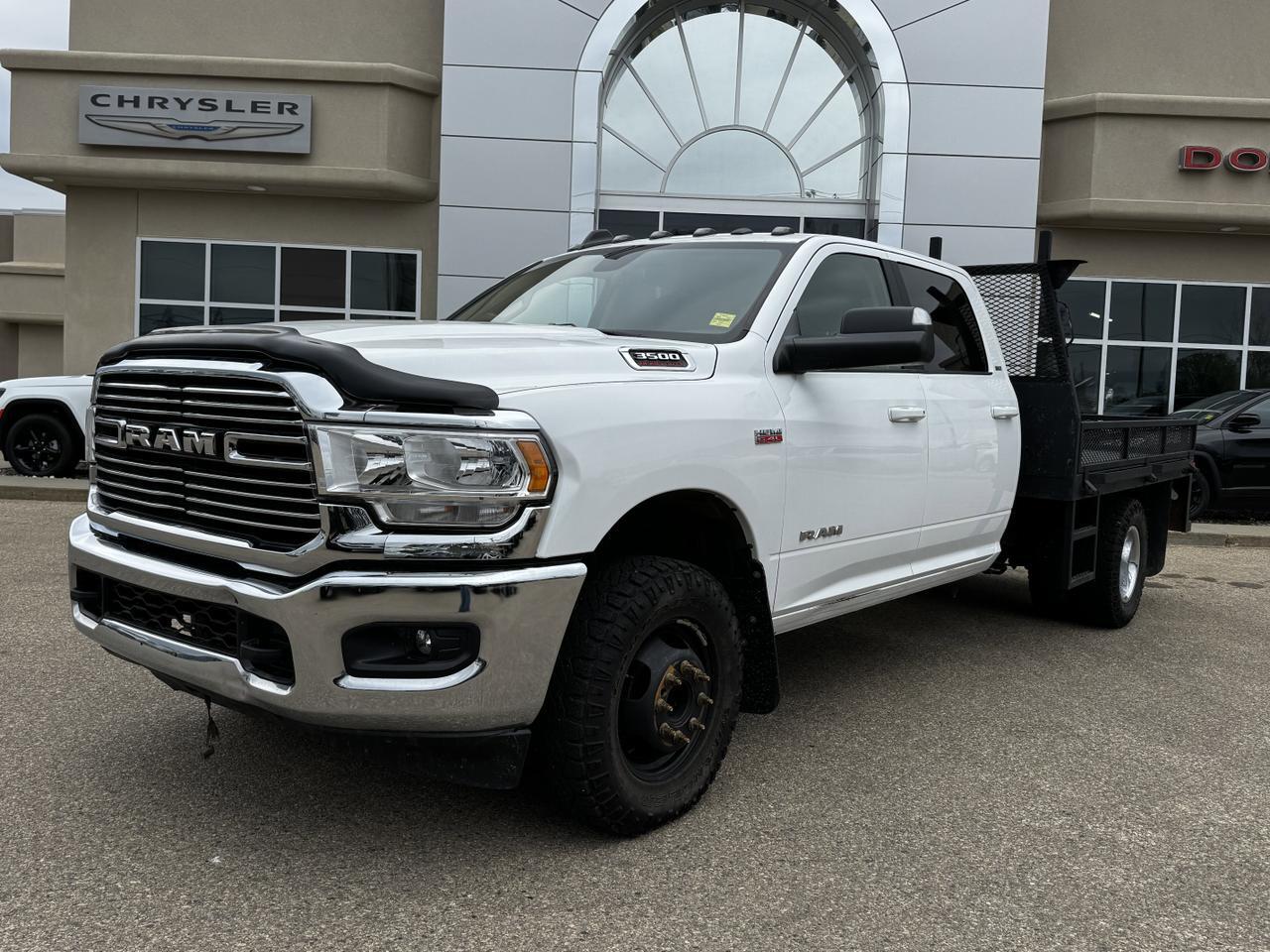 2020 Ram 3500 Chassis Cab SLT Dually Crew 4x4 | Low KMs | HEMI V8 | Front Bench | Backup Alarm Redwater AB