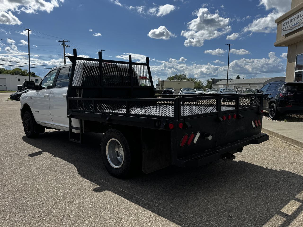 2020 Ram 3500 Chassis Cab SLT Dually Crew 4x4 | Low KMs | HEMI V8 | Front Bench | Backup Alarm Redwater AB