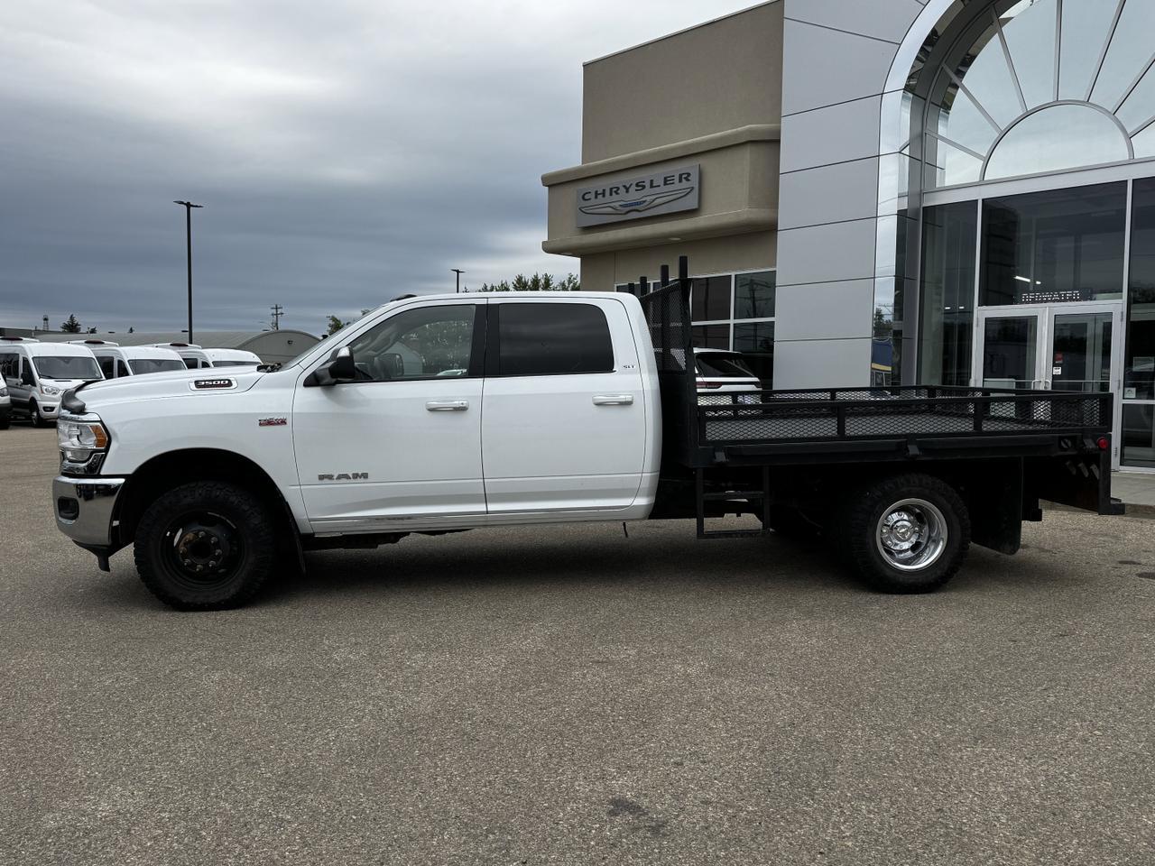 2020 Ram 3500 Chassis Cab SLT Dually Crew 4x4 | Low KMs | HEMI V8 | Front Bench | Backup Alarm Redwater AB