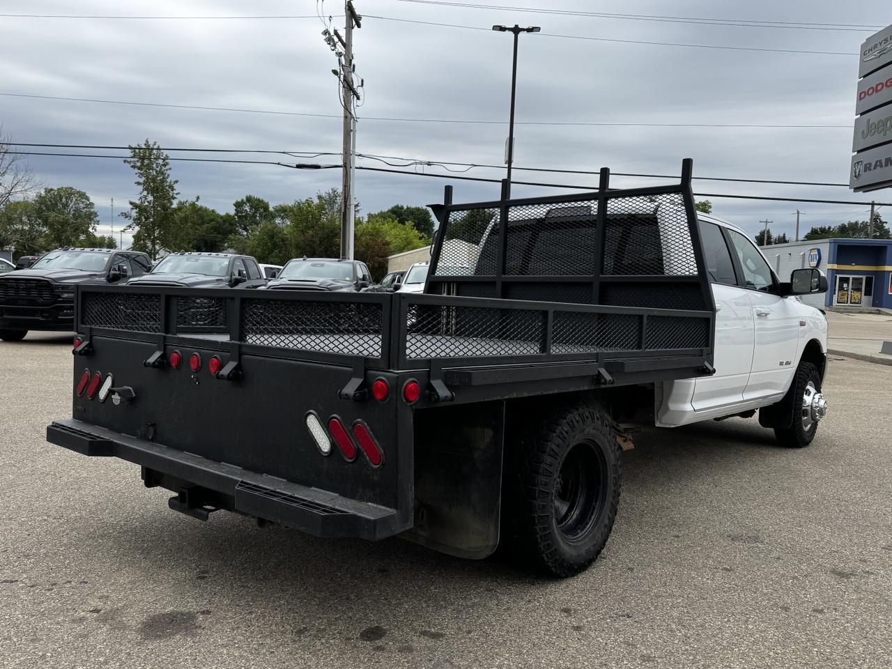 2020 Ram 3500 Chassis Cab SLT Dually Crew 4x4 | Low KMs | HEMI V8 | Front Bench | Backup Alarm Redwater AB