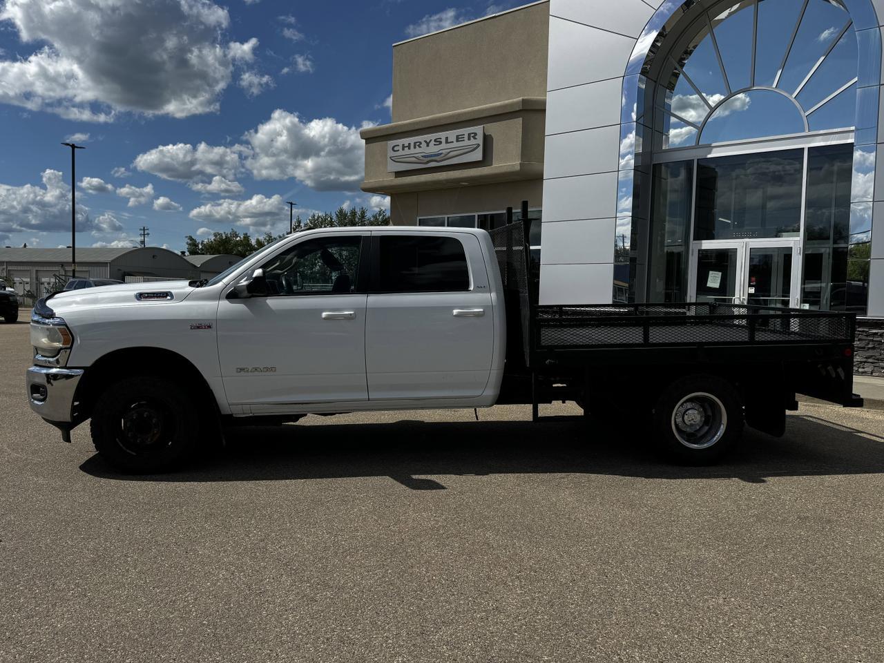 2020 Ram 3500 Chassis Cab SLT Dually Crew 4x4 | Low KMs | HEMI V8 | Front Bench | Backup Alarm Redwater AB