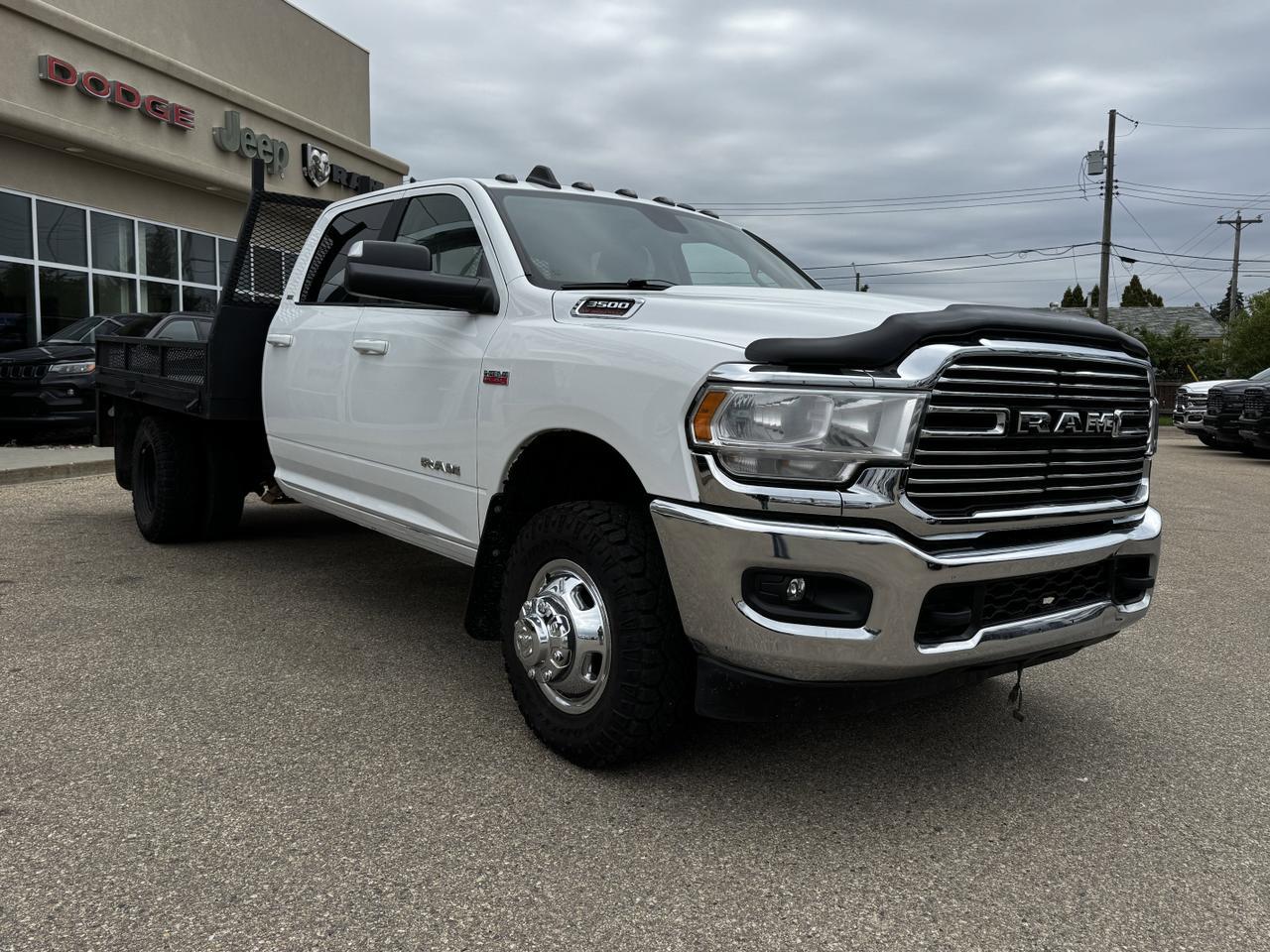 2020 Ram 3500 Chassis Cab SLT Dually Crew 4x4 | Low KMs | HEMI V8 | Front Bench | Backup Alarm Redwater AB