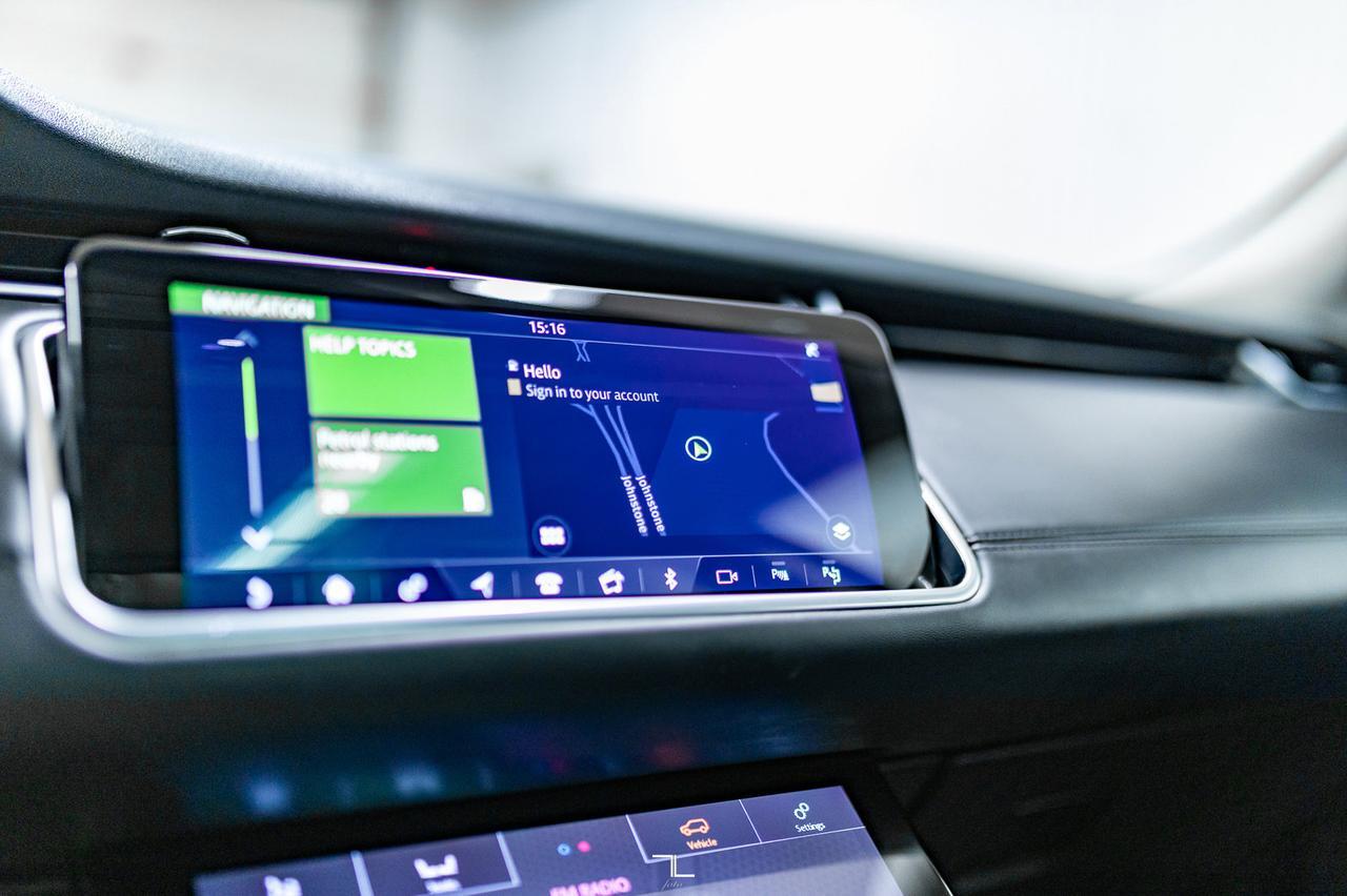 2020 Range Rover Evoque AWD SE Leather Roof Nav BCam Red Deer AB