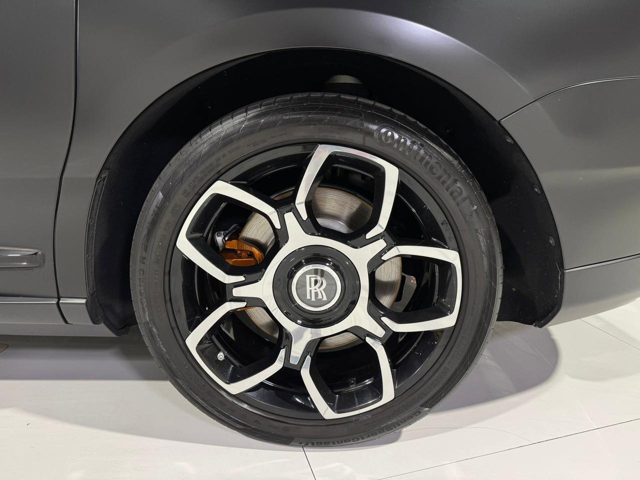 2020 Rolls-Royce Cullinan Black Badge 4-seat configuration, rear fridge, Bespoke audio & MORE!! Fort Lauderdale FL