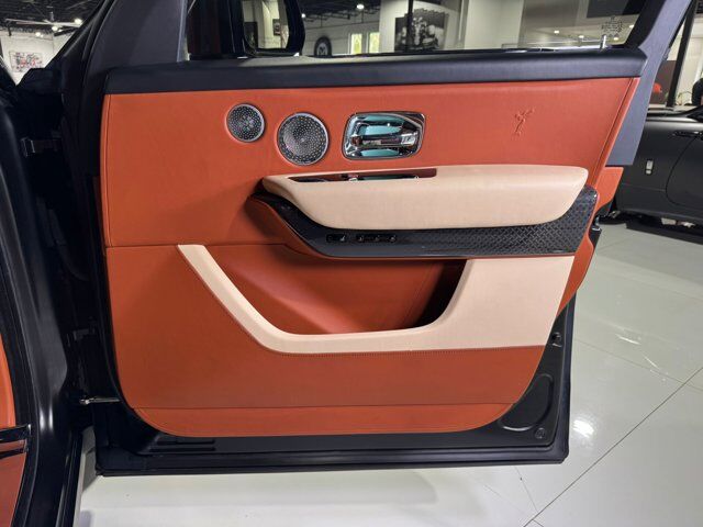 2020 Rolls-Royce Cullinan Black Badge 4-seat configuration, rear fridge, Bespoke audio & MORE!! Fort Lauderdale FL