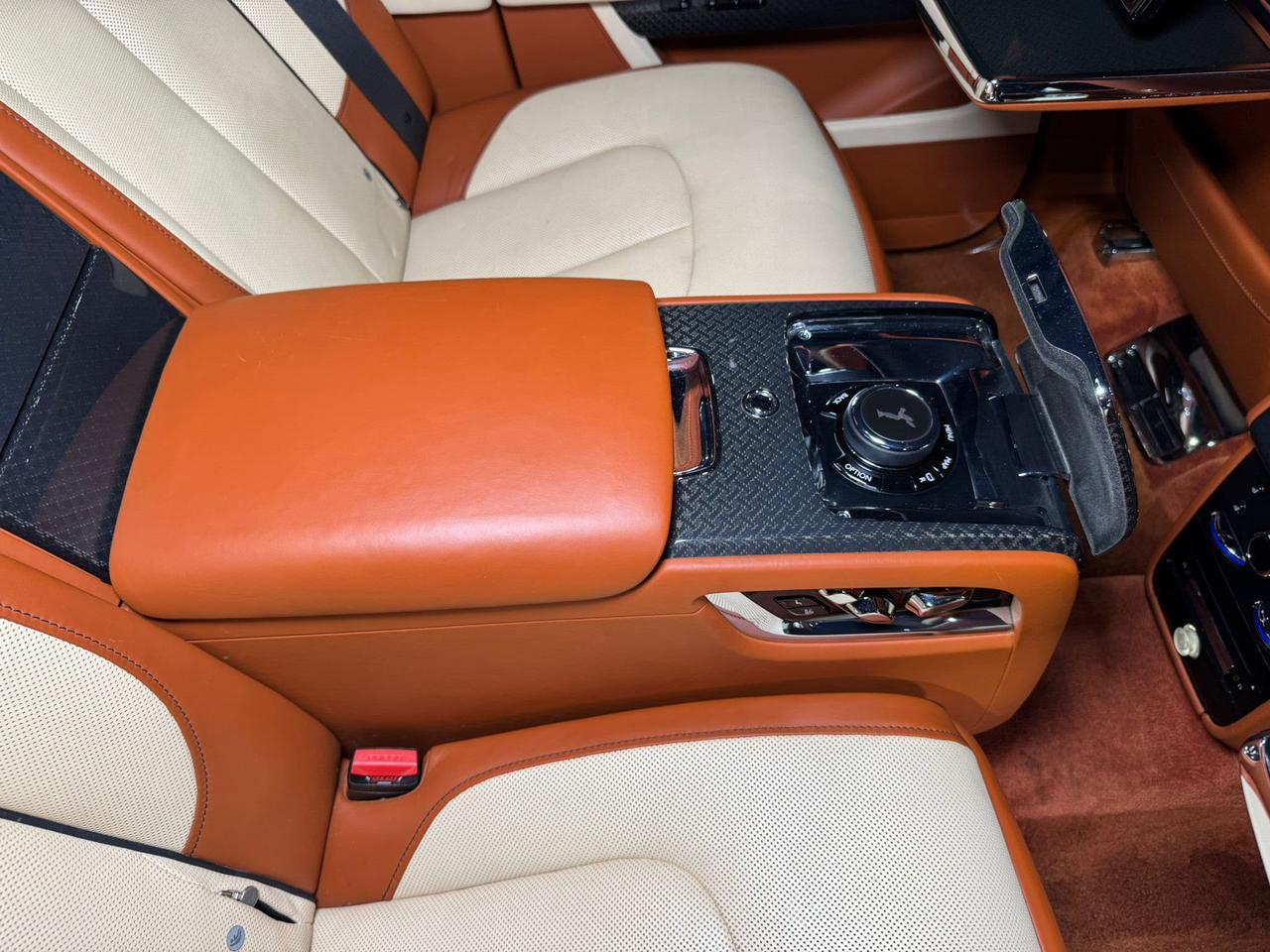 2020 Rolls-Royce Cullinan Black Badge 4-seat configuration, rear fridge, Bespoke audio & MORE!! Fort Lauderdale FL