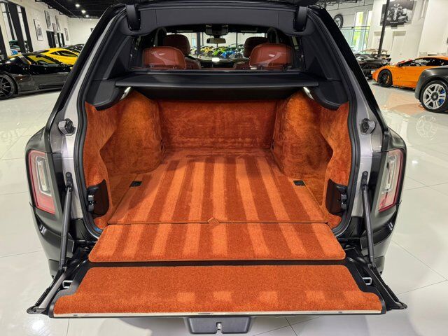 2020 Rolls-Royce Cullinan Black Badge 4-seat configuration, rear fridge, Bespoke audio & MORE!! Fort Lauderdale FL