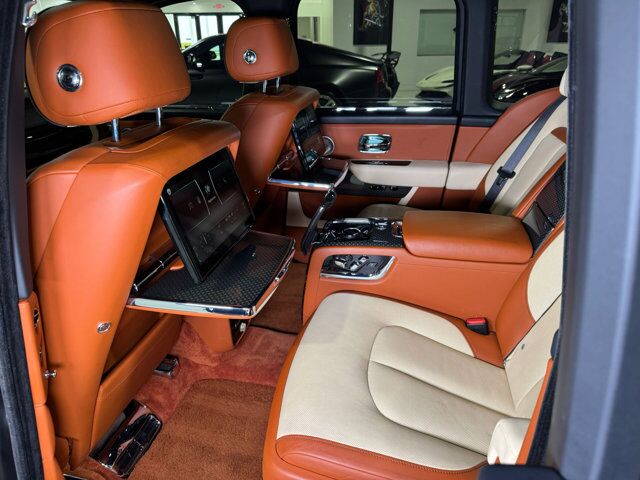 2020 Rolls-Royce Cullinan Black Badge 4-seat configuration, rear fridge, Bespoke audio & MORE!! Fort Lauderdale FL