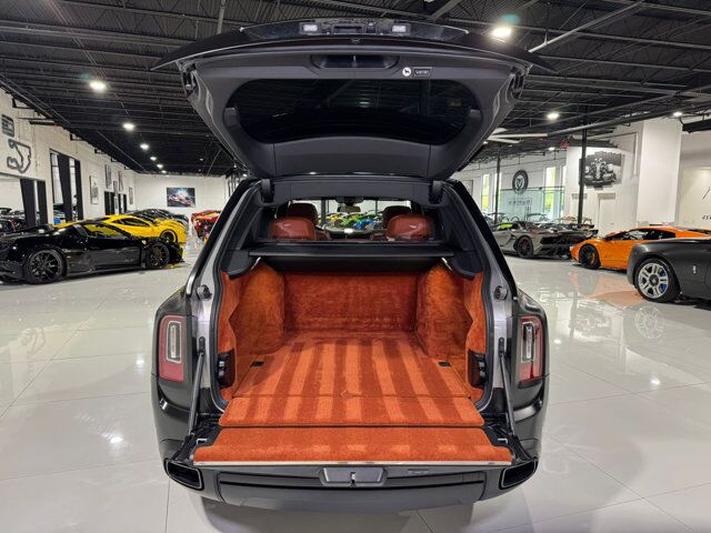 2020 Rolls-Royce Cullinan Black Badge 4-seat configuration, rear fridge, Bespoke audio & MORE!! Fort Lauderdale FL