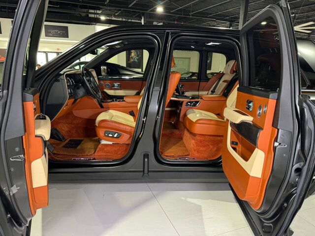 2020 Rolls-Royce Cullinan Black Badge 4-seat configuration, rear fridge, Bespoke audio & MORE!! Fort Lauderdale FL