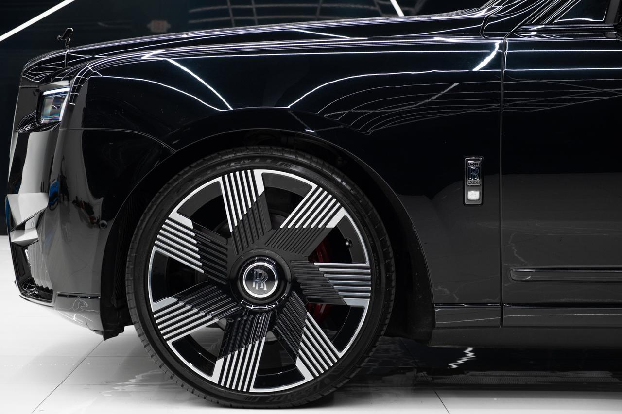 2020 Rolls Royce Cullinan Black Badge photo 2