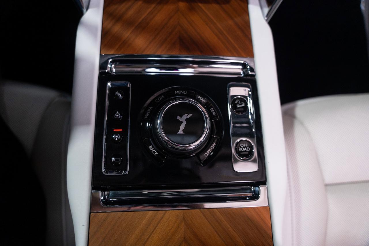 2020 Rolls-Royce Cullinan bespoke interior, shooting star headliner, bookmatched wood trim AND MUCH MORE!!! Fort Lauderdale FL
