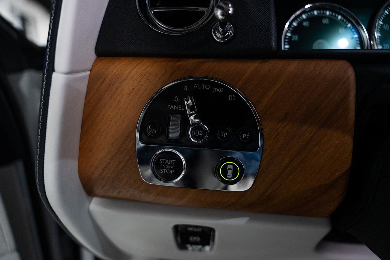 2020 Rolls-Royce Cullinan bespoke interior, shooting star headliner, bookmatched wood trim AND MUCH MORE!!! Fort Lauderdale FL