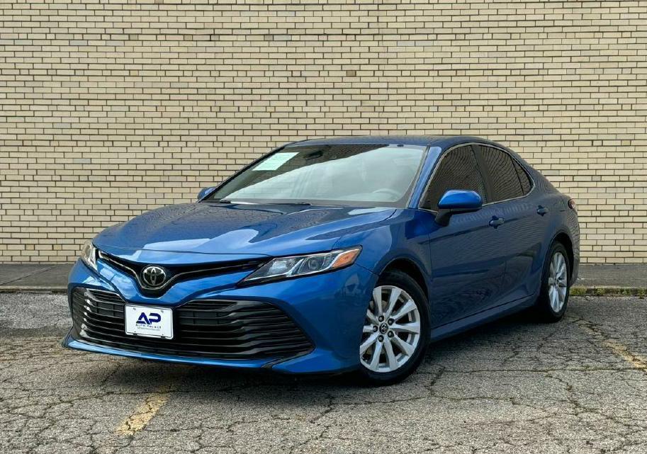 Used 2020 TOYOTA CAMRY LE in Columbus OH
