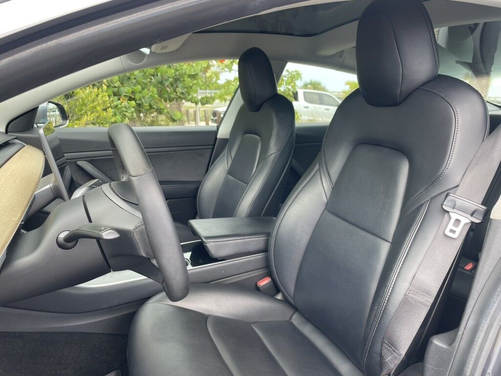 2020 Tesla Model 3 STANDARD RANGE PLUS~1 OWNER~ONLINE FINANCE AND SHIPPING AVAILABL