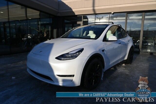 2020 Tesla Model Y Long Range / AWD / Power & Heated Leather Seats / Heated Steering Wheel / NAV / Sunroof / Adaptive Cruise Control / Lane Departure & Blind Spot Alert / Apple CarPlay & Android Auto / Tow Pkg / 1-Owner