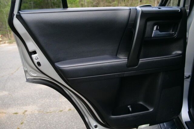 2020 Toyota 4Runner SR5 / 4WD / Navigation / CarPlay! High Point NC