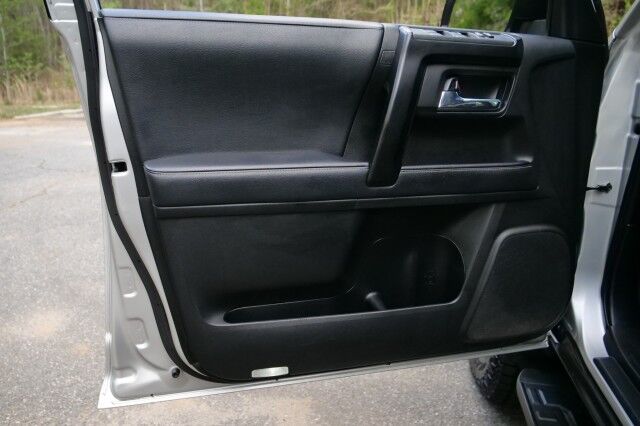 2020 Toyota 4Runner SR5 / 4WD / Navigation / CarPlay! High Point NC