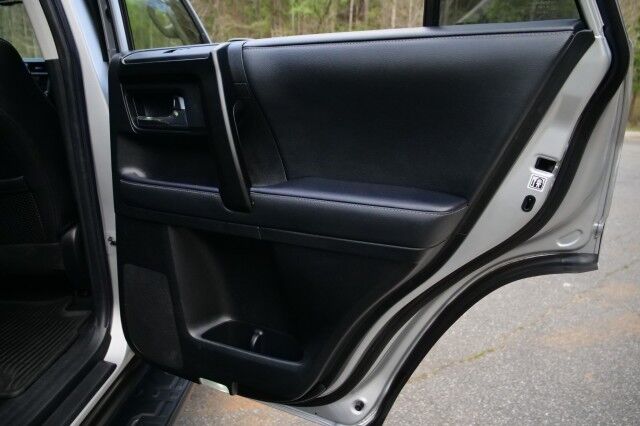 2020 Toyota 4Runner SR5 / 4WD / Navigation / CarPlay! High Point NC