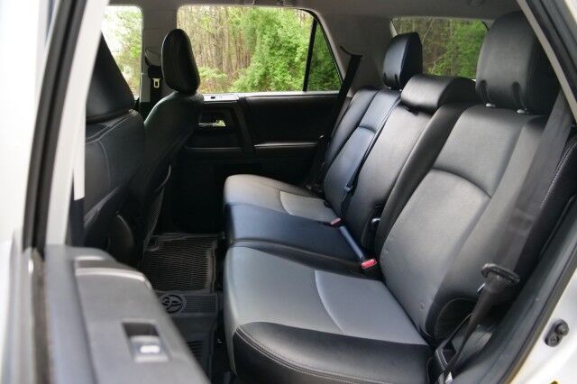 2020 Toyota 4Runner SR5 / 4WD / Navigation / CarPlay! High Point NC