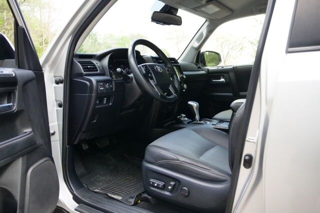 2020 Toyota 4Runner SR5 / 4WD / Navigation / CarPlay! High Point NC