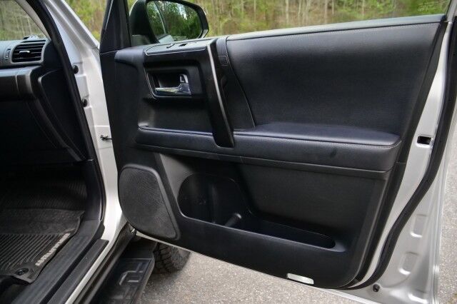 2020 Toyota 4Runner SR5 / 4WD / Navigation / CarPlay! High Point NC