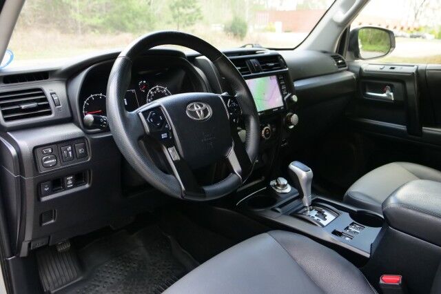 2020 Toyota 4Runner SR5 / 4WD / Navigation / CarPlay! High Point NC