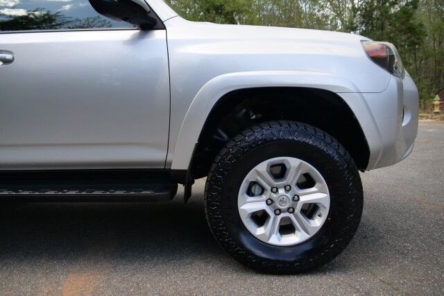 2020 Toyota 4Runner SR5 / 4WD / Navigation / CarPlay! High Point NC