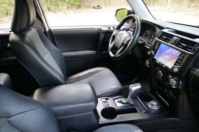 2020 Toyota 4Runner SR5 / 4WD / Navigation / CarPlay! High Point NC