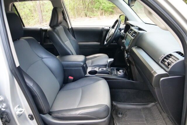 2020 Toyota 4Runner SR5 / 4WD / Navigation / CarPlay! High Point NC