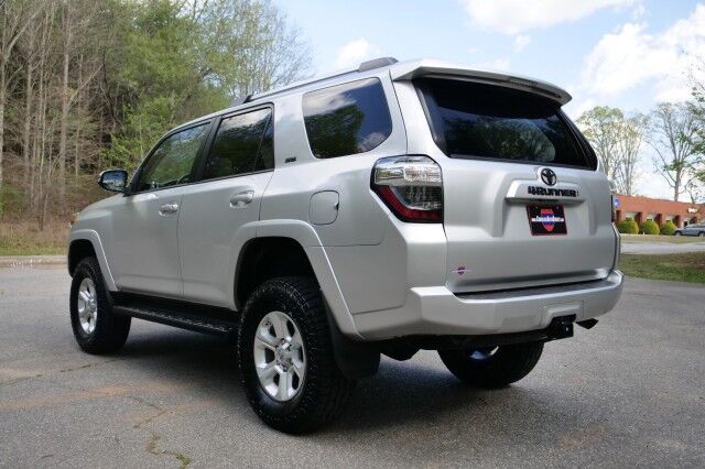 2020 Toyota 4Runner SR5 / 4WD / Navigation / CarPlay! High Point NC