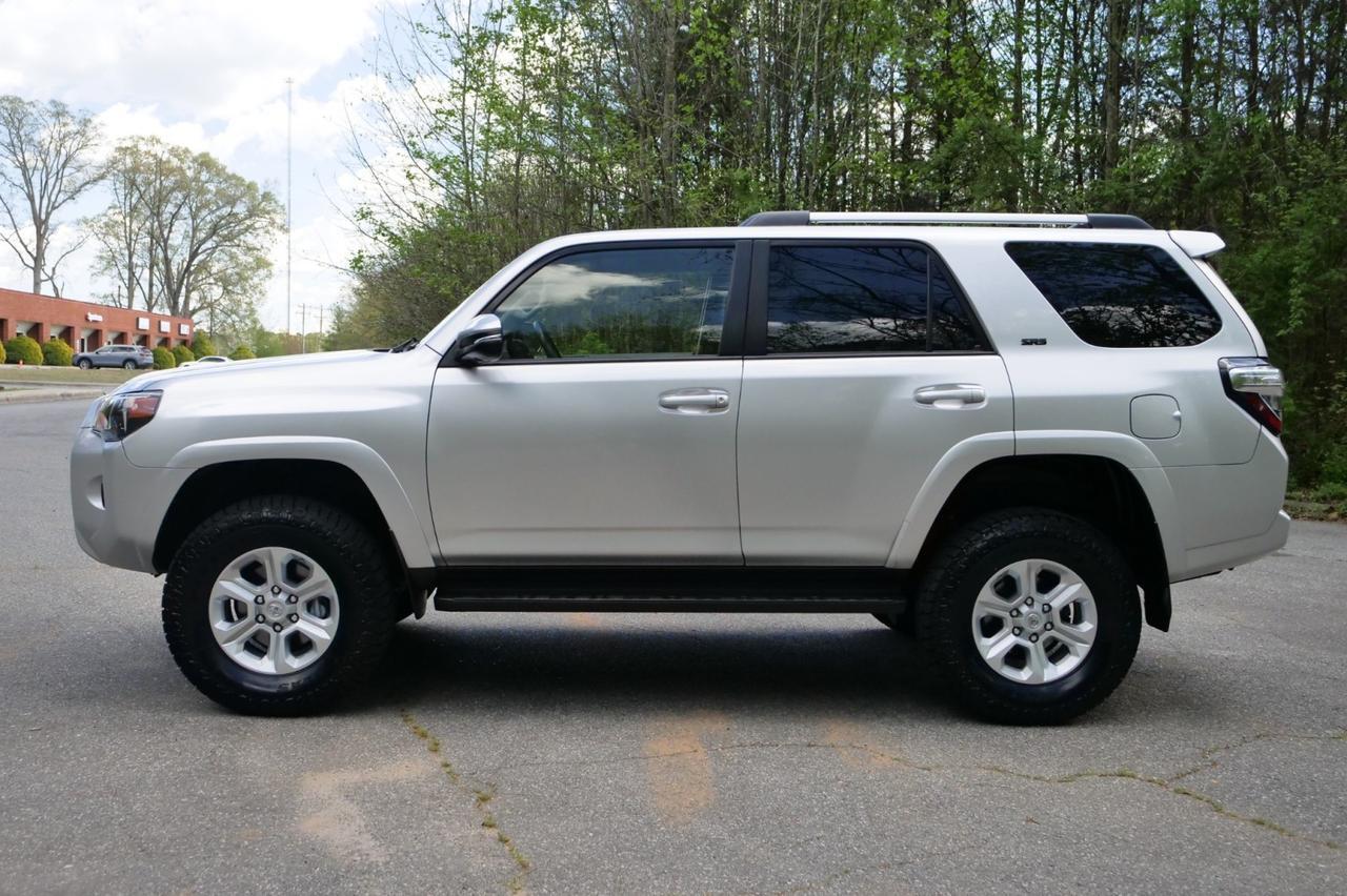 2020 Toyota 4Runner SR5 / 4WD / Navigation / CarPlay! Lincolnton NC