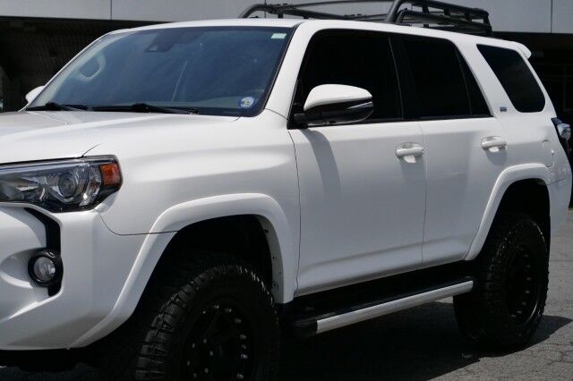 2020 Toyota 4Runner SR5 Premium / 4WD / Heated Front Seats! High Point NC