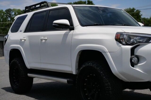 2020 Toyota 4Runner SR5 Premium / 4WD / Heated Front Seats! High Point NC