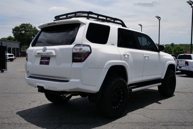 2020 Toyota 4Runner SR5 Premium / 4WD / Heated Front Seats! High Point NC