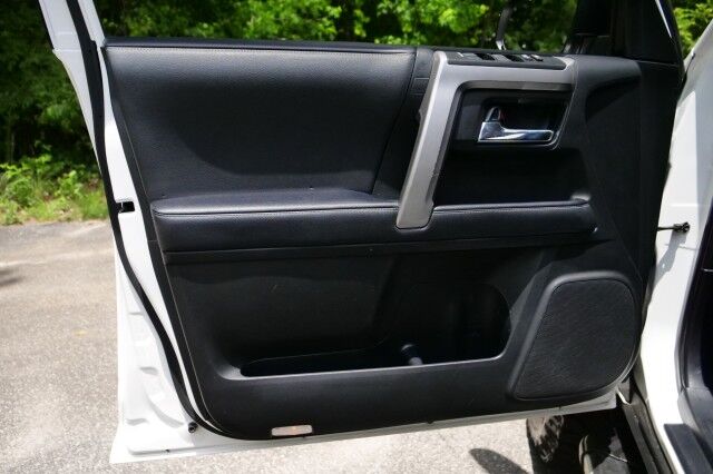 2020 Toyota 4Runner SR5 Premium / 4WD / Heated Front Seats! High Point NC