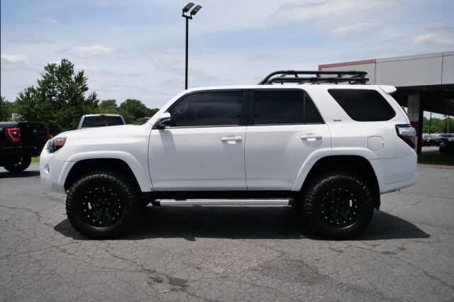 2020 Toyota 4Runner SR5 Premium / 4WD / Heated Front Seats! High Point NC