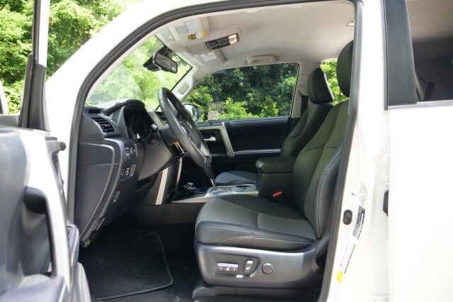 2020 Toyota 4Runner SR5 Premium / 4WD / Heated Front Seats! High Point NC