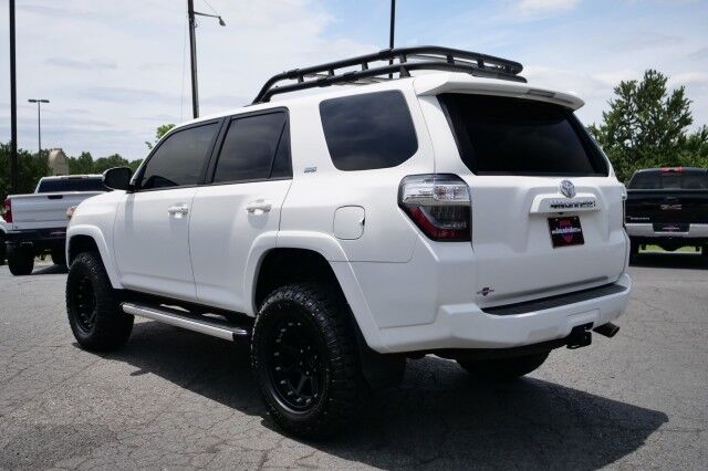 2020 Toyota 4Runner SR5 Premium / 4WD / Heated Front Seats! High Point NC