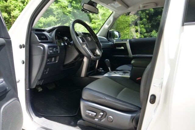 2020 Toyota 4Runner SR5 Premium / 4WD / Heated Front Seats! High Point NC