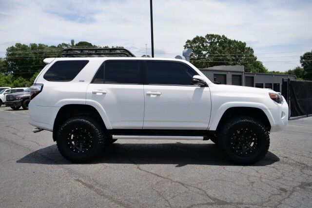 2020 Toyota 4Runner SR5 Premium / 4WD / Heated Front Seats! High Point NC