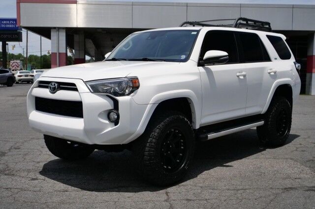 2020 Toyota 4Runner SR5 Premium / 4WD / Heated Front Seats! High Point NC