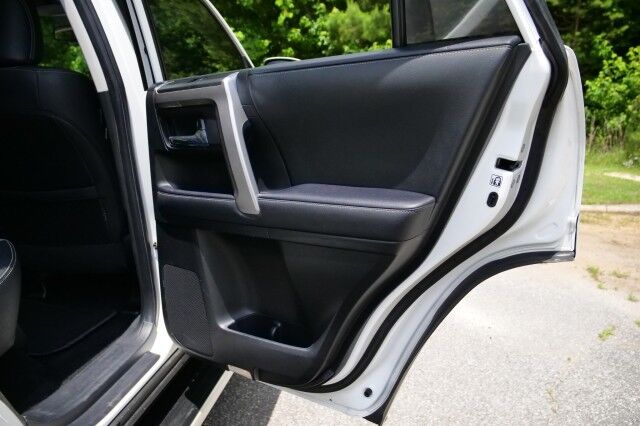 2020 Toyota 4Runner SR5 Premium / 4WD / Heated Front Seats! High Point NC
