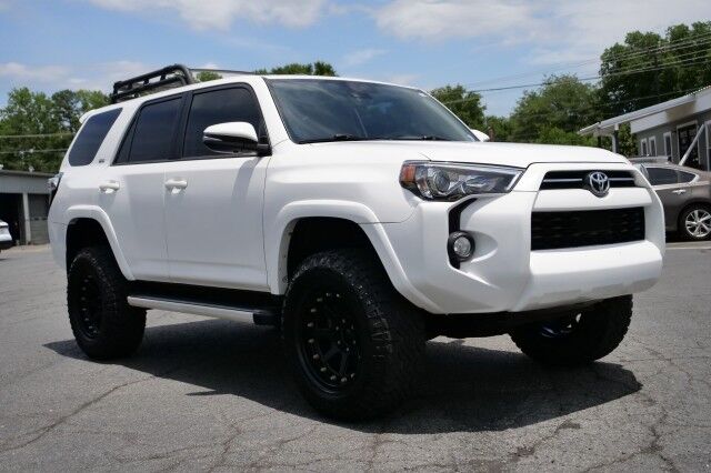 2020 Toyota 4Runner SR5 Premium / 4WD / Heated Front Seats! High Point NC