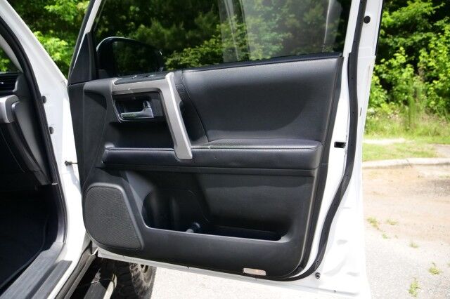 2020 Toyota 4Runner SR5 Premium / 4WD / Heated Front Seats! High Point NC