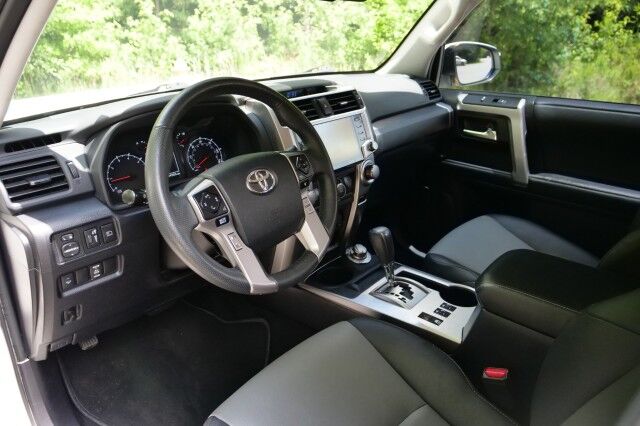 2020 Toyota 4Runner SR5 Premium / 4WD / Heated Front Seats! High Point NC