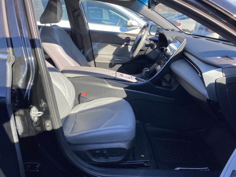 2020 Toyota Avalon Hybrid Limited Bristol  PA