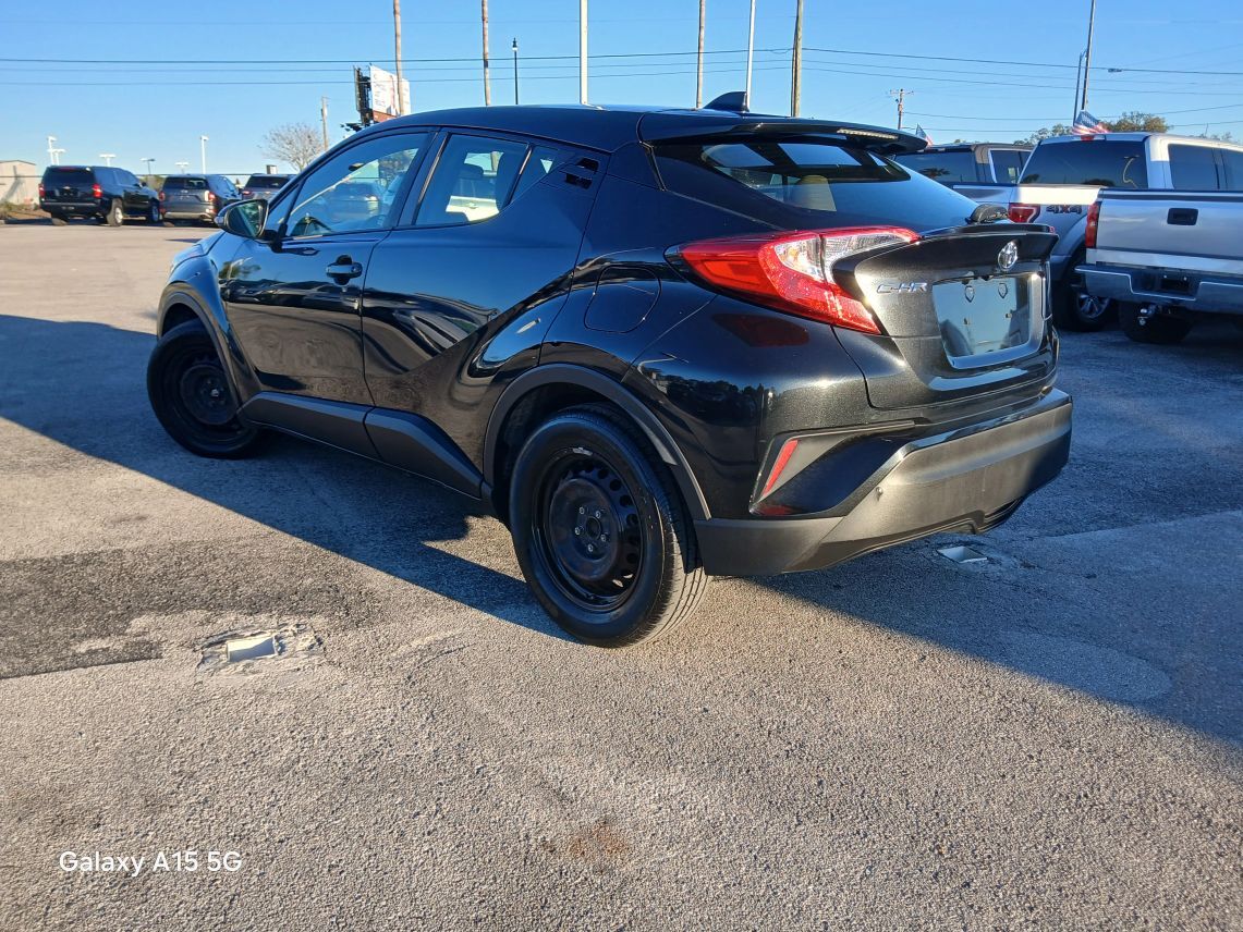 2020 Toyota C-HR LE Sport Utility 4D