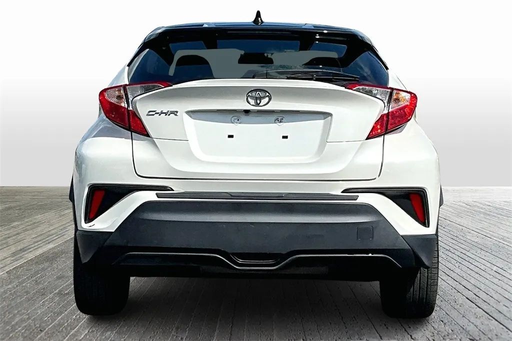 2020 Toyota C-HR XLE Sport Utility 4D