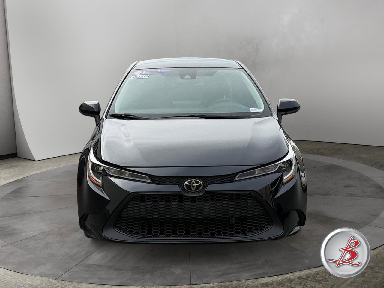 2020 Toyota Corolla LE photo 2